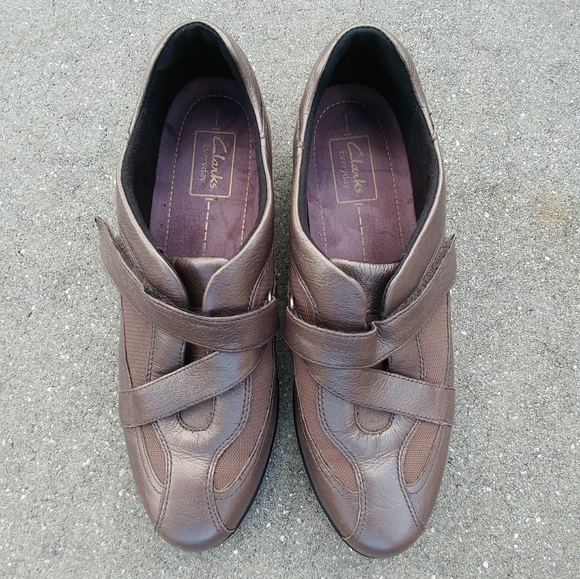 Clarks | Shoes | Clarks Leather Showstopper Velcro Loafer Size 9m ...